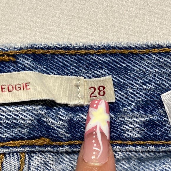 Levi's Wedgie Icon Fit Ankle Jeans Womens 28 Blue Cotton Mid Rise Frayed Hem - Picture 16 of 16